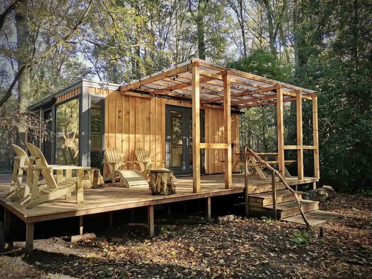 SuperCabin tiny house in een bosrijke omgeving