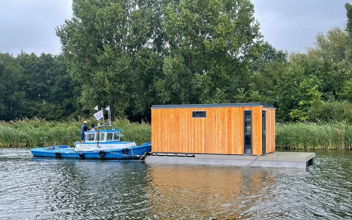 SuperCabin tiny house op een boot